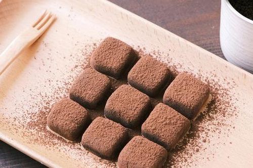 Với 2 nguyên liệu cực sẵn có, bạn trẻ hãy làm ngay socola ngon, bổ, rẻ tặng người yêu dịp Valentine
