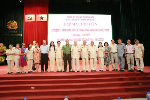 Ấm tình đồng chí, nghĩa đồng đội dưới 'mái nhà chung' Câu lạc bộ sỹ quan hưu trí Công an Hà Nội