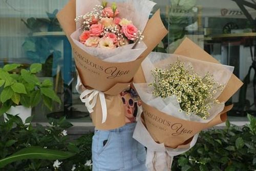 Thị trường hoa tươi hay hoa sáp đang ăn nên làm ra trong dịp Valentine?