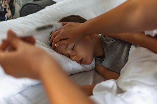 Dấu hiệu co giật do sốt ở trẻ nhỏ