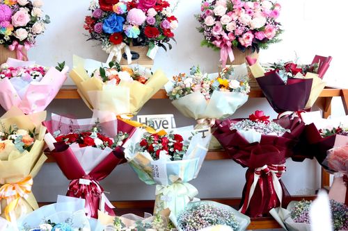 Ngày Valentine nên tặng gì cho người yêu?