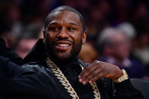 Mayweather được 30 vệ sĩ tháp tùng đi mua sắm