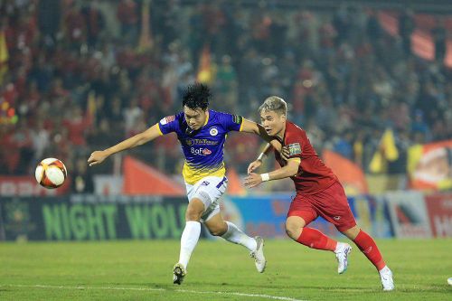 Hà Nội FC và Khánh Hòa cùng thắng trên sân khách