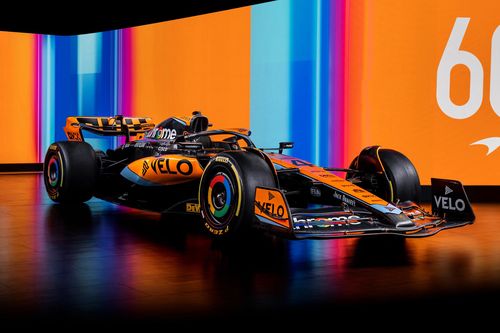 McLaren và Aston Martin ra mắt xe đua F1 mùa giải mới