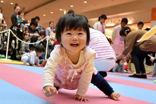Giới trẻ Nhật Bản ngại sinh con