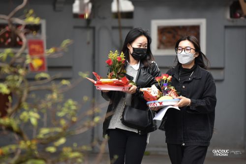 Giới trẻ Hà Thành đi cầu duyên trong ngày Valentine