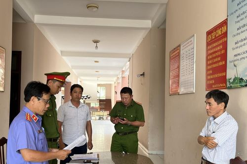Hiệu trưởng và kế toán bị bắt giam vì chiếm đoạt kinh phí của trường