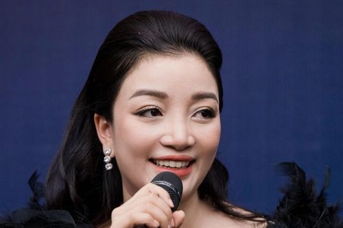 Ca sĩ Phạm Thu Hà thả hồn trong 'Live studio session'