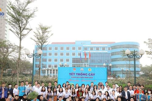 'Tết trồng cây' trường Đại học Thành Đô: Làm đẹp cho đời, làm đẹp cho người