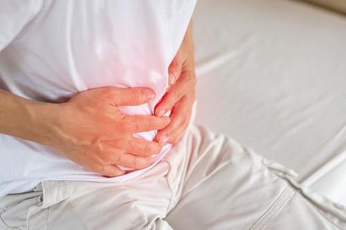 Phát hiện hàng chục viên sỏi nằm trong gan sau cơn đau bụng