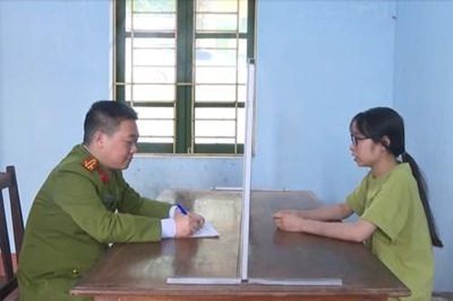 Đặt làm giả sổ đỏ để lừa đảo vay tiền