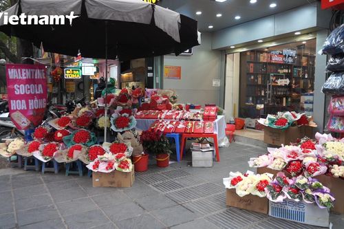 Chính ngày Valentine: Nhiều cửa hàng quà tặng khách thưa vắng đìu hiu