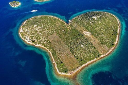Cơ hội hiếm có sở hữu một phần 'Đảo Tình yêu' ở Croatia