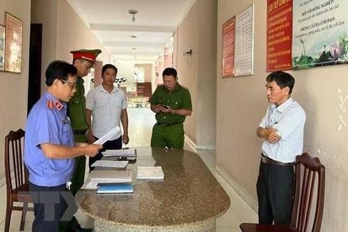 Bà Rịa-Vũng Tàu: Tạm giam cựu hiệu trưởng và kế toán tham ô tài sản