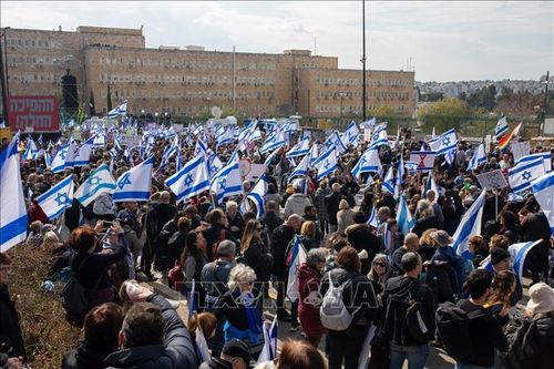 Biểu tình bên ngoài trụ sở quốc hội Israel phản đối cải cách tư pháp