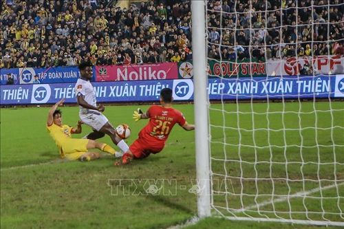 V.League 2023: Thép Xanh Nam Định và Hoàng Anh Gia Lai rượt đuổi hấp dẫn