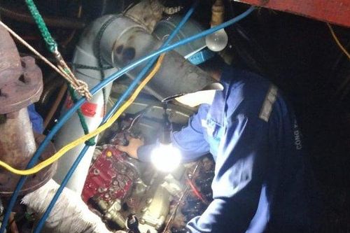Hỗ trợ khắc phục sự cố cho 2 tàu cá của ngư dân Bình Thuận ở Trường Sa