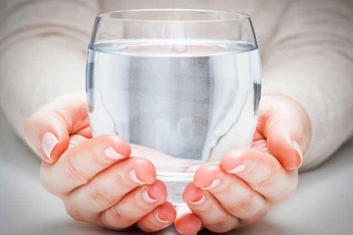Uống 1 cốc nước theo cách này để điều trị căn bệnh nguy hiểm nhất thế giới: Già trẻ đều cần biết