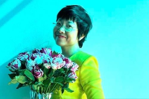 MC Thảo Vân nhận món quà bất ngờ trong ngày Valentine