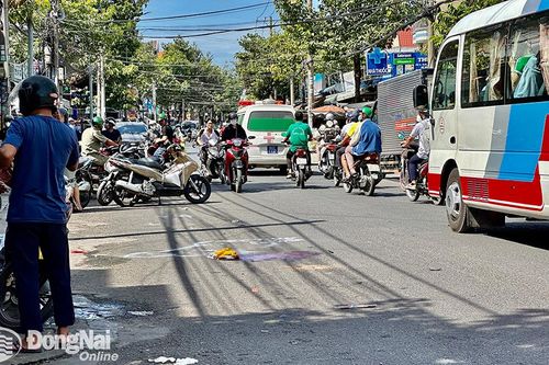 Mất an toàn giao thông tại chợ tự phát