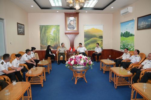 Học viện Hải quân: Tiếp đoàn công tác của Hải quân Singapore và Quân đội Hoàng gia Campuchia đến thăm, làm việc