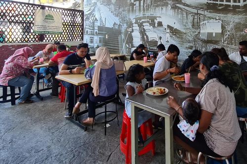 'Thực đơn tình thương' giúp người lao động giảm tải chi phí tại Malaysia