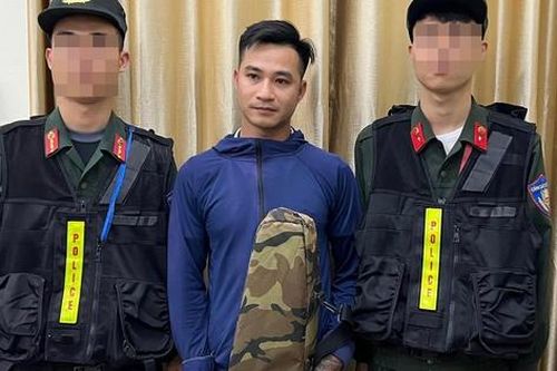 Nam thanh niên tàng trữ 'hàng nóng' cùng 125 viên đạn
