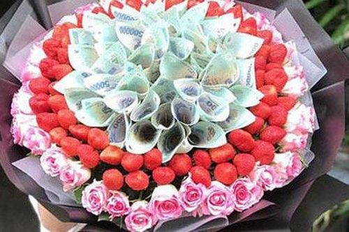 Làm bó hoa Valentine bằng tiền, coi chừng bị phạt