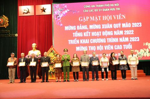 Câu lạc bộ sĩ quan hưu trí Công an Hà Nội gặp mặt hội viên đầu xuân mới