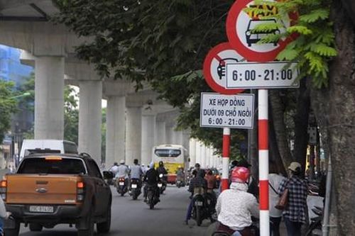 Cân nhắc bỏ biển cấm với taxi