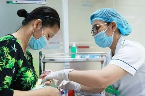 Tăng phụ cấp ưu đãi theo nghề đối với viên chức y tế dự phòng, y tế cơ sở