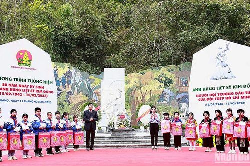 80 mùa xuân nhớ về gương Anh Kim Đồng