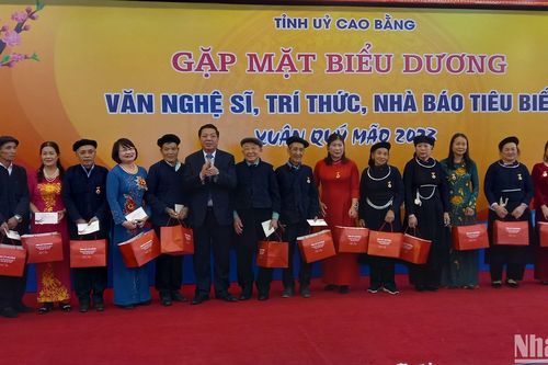 Cao Bằng biểu dương văn nghệ sĩ, trí thức, nhà báo tiêu biểu
