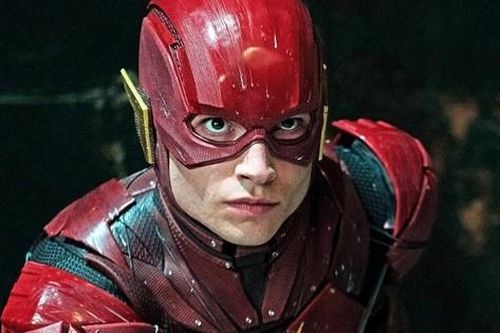 Vì sao phim riêng của siêu anh hùng Flash bị dời ngày chiếu tới nửa năm?