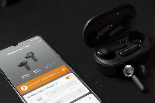 Tai nghe không dây JBL Quantum TWS dành riêng cho game thủ