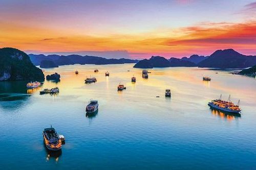 Vịnh Hạ Long được ca ngợi là 'thánh địa du lịch của châu Á'