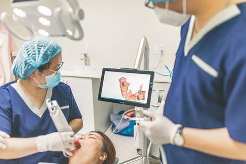 Chăm sóc răng miệng đúng cách cho người cao tuổi
