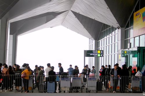Nghệ An: Hàng chục chuyến bay bị hủy, chậm chuyến do thời tiết xấu