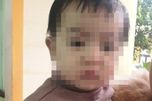 Xót xa bé gái gần 1 tuổi bị bỏ rơi trong đêm lạnh cùng bức thư của mẹ