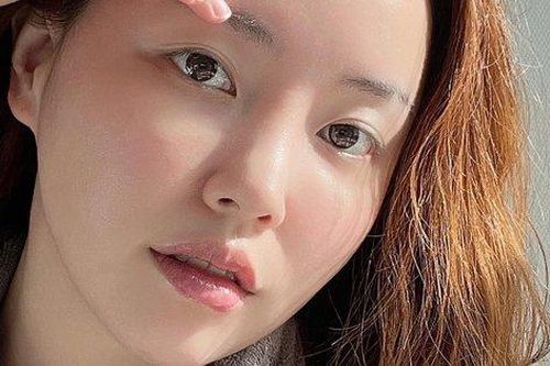 Bác sĩ gợi ý 5 cách phát huy hiệu quả chống lão hóa của kem mắt
