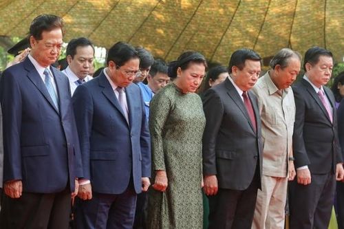 Thủ tướng Phạm Minh Chính dâng hương tưởng niệm đồng chí Huỳnh Tấn Phát