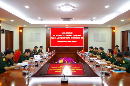 Trường Sĩ quan Thông tin làm việc với đoàn tùy viên quân sự Campuchia
