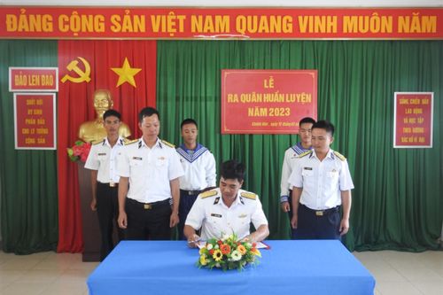 Các đơn vị thuộc Lữ đoàn 146 đóng quân trên huyện đảo Trường Sa ra quân huấn luyện