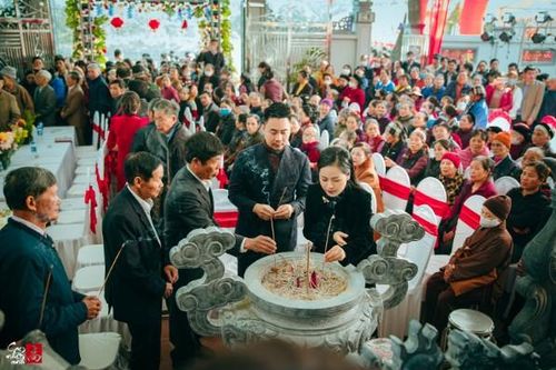 Cô đồng Đặng Thiên Hương công đức xây dựng, trùng tu Miếu Vua Bà