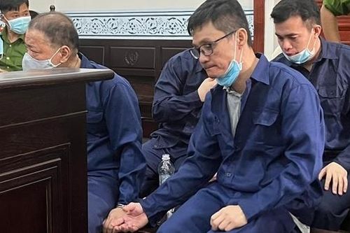 Bốn bị cáo tổ chức cho người nước ngoài ở lại Việt Nam trái phép lãnh án