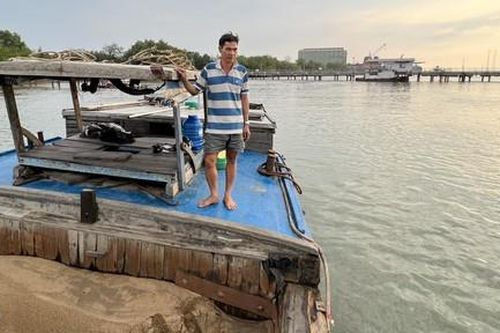 Cảnh sát đường thủy vây bắt nhóm cát tặc trên sông Đồng Nai trong đêm
