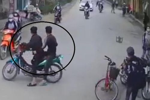 Trên đường đi học về, nam sinh cấp 3 bị người lạ mặt đâm trọng thương
