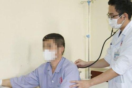 Ngã từ độ cao 3m, người đàn ông gãy 3 xương sườn, sốc mất máu nguy kịch