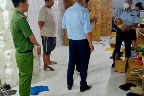 Phát hiện cơ sở sản xuất dầu thực vật vi phạm quy định ghi nhãn hàng hóa