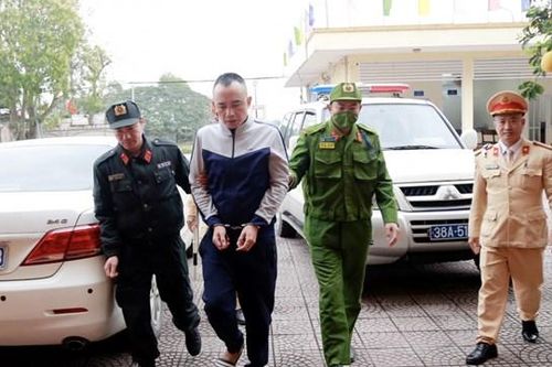 Bắt 'con nghiện' có nhiều tiền án, tiền sự đang tàng trữ ma túy